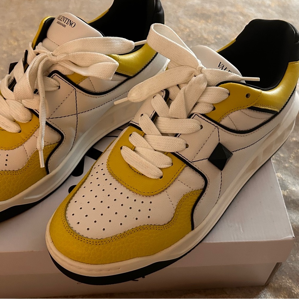 Brand New Original Valentino Garavani Men's Roman Stud Multicolor Sneakers